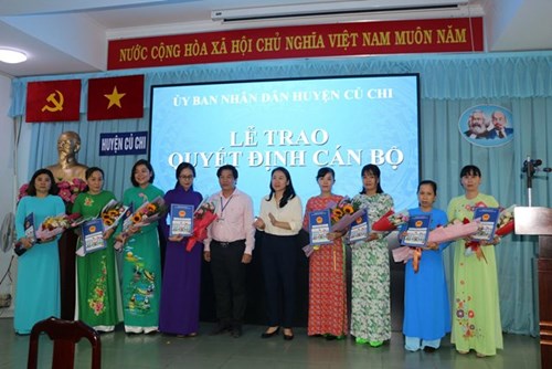 Lễ trao Quyết định Cán bộ quản lý trường học